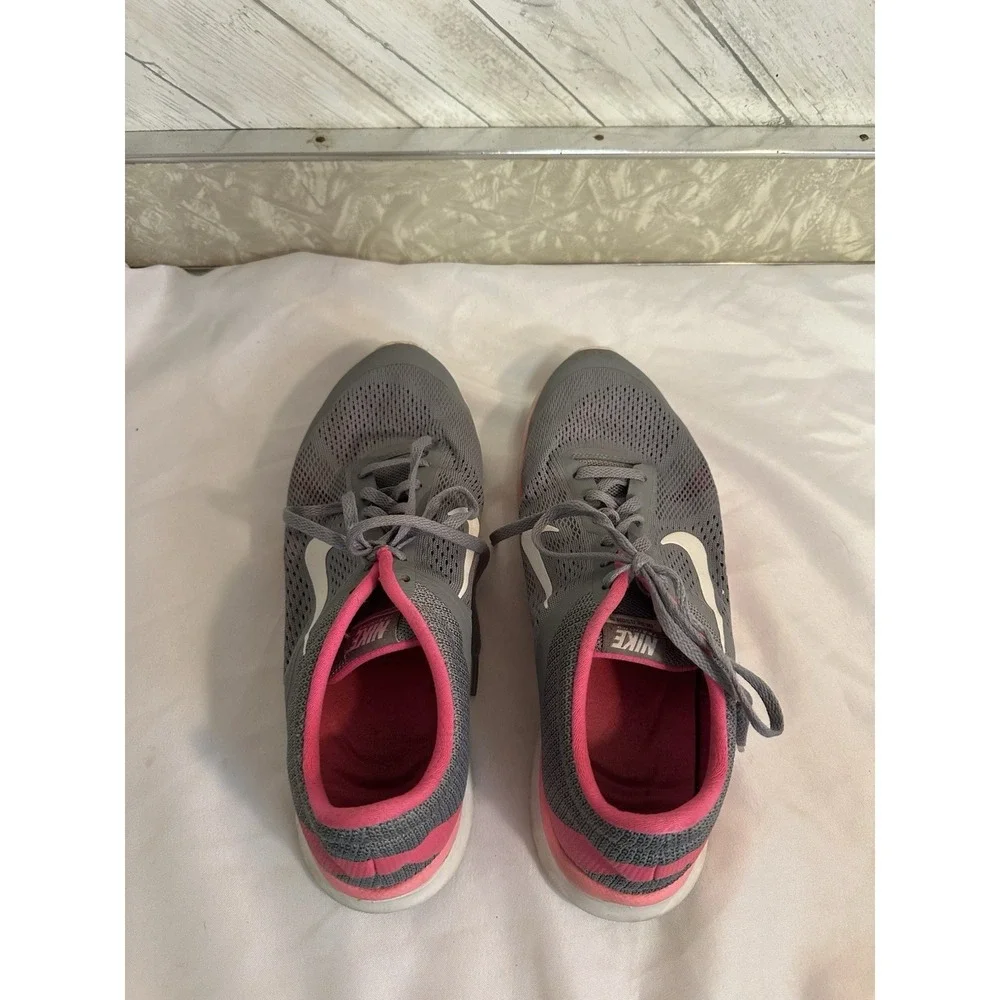 Nike Training In Season 5 Womens Running Shoes Sneakers Size 10 Gray Pink